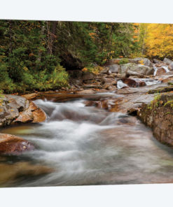 USA, New Hampshire, White Mountains, Fall at Jefferson Brook