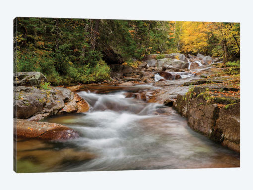USA, New Hampshire, White Mountains, Fall at Jefferson Brook