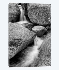 USA, New Hampshire, White Mountains, Lucy Brook flows past granite rock I
