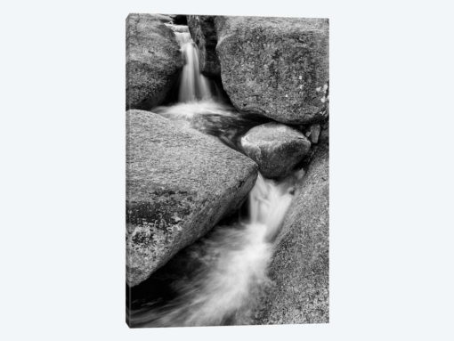 USA, New Hampshire, White Mountains, Lucy Brook flows past granite rock I