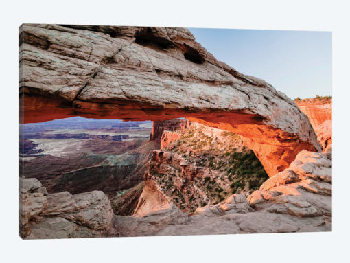 Mesa Arch on the Island in the Sky, Canyonlands National Park, Utah, USA